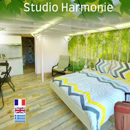 Guest house Joli Avec Terrasse, 2km A79, 6km Le Pal